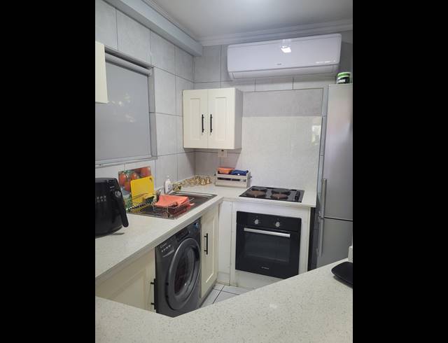 2 BEDROOM APARTMENT FOR SALE IN UMHLANGA CENTRAL